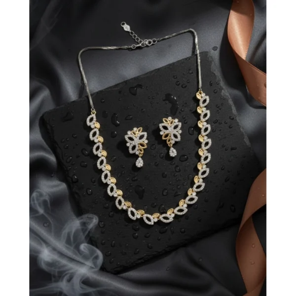 Women's Brass Silver Plated Necklace set (Silver)