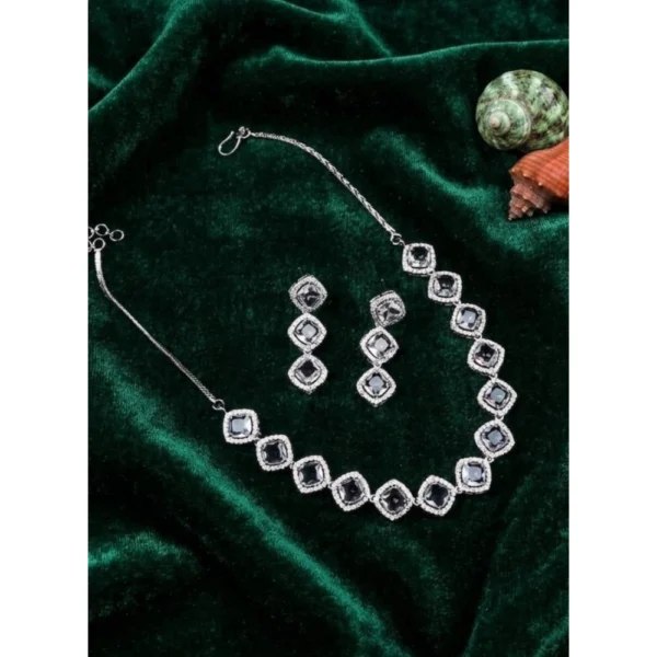 Women's Brass Silver Plated Necklace set (White)