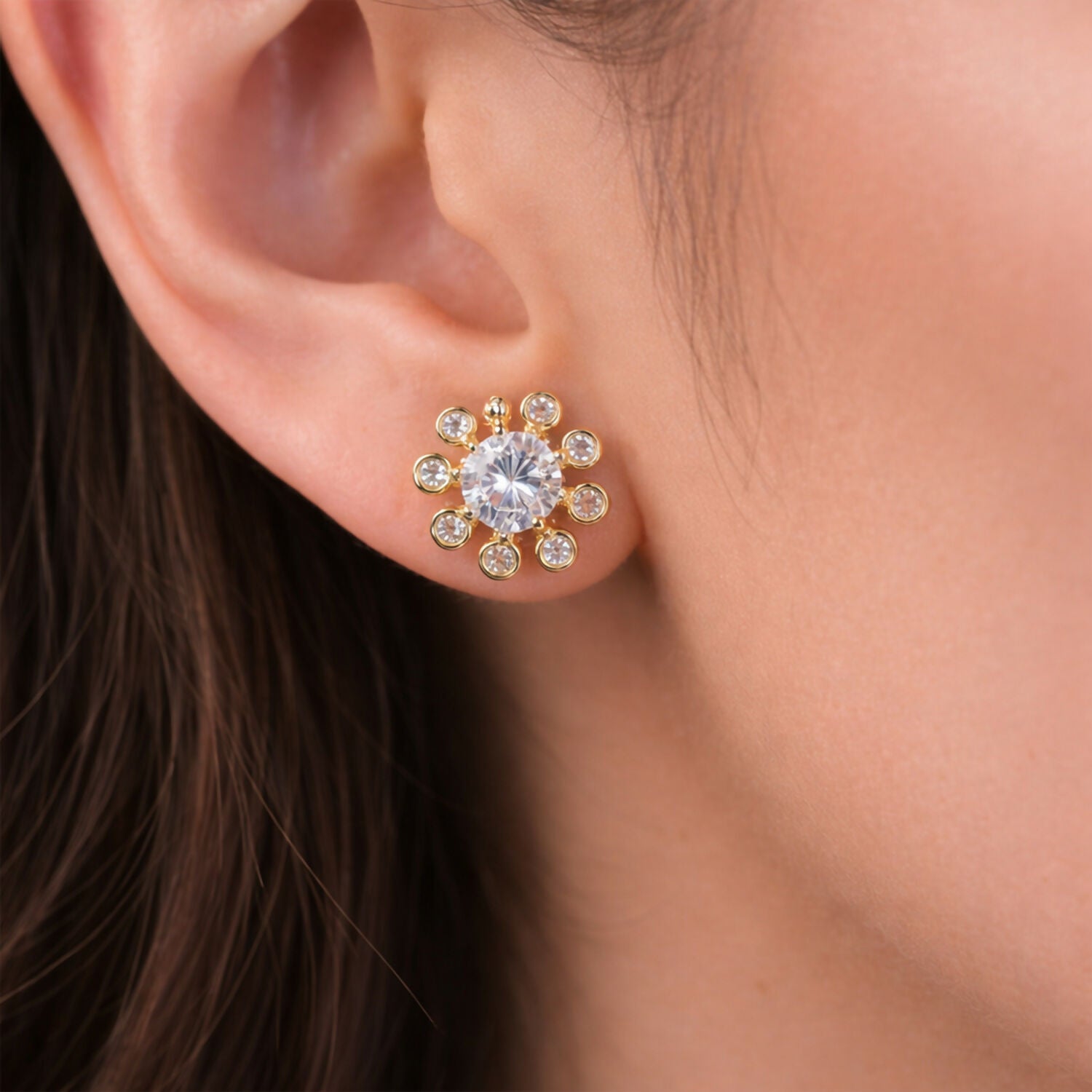 Flower Design Stone Stud Earrings – Elegant Gold...