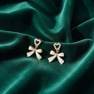Pearl Heart & Bow Earrings – Elegant Vintage...
