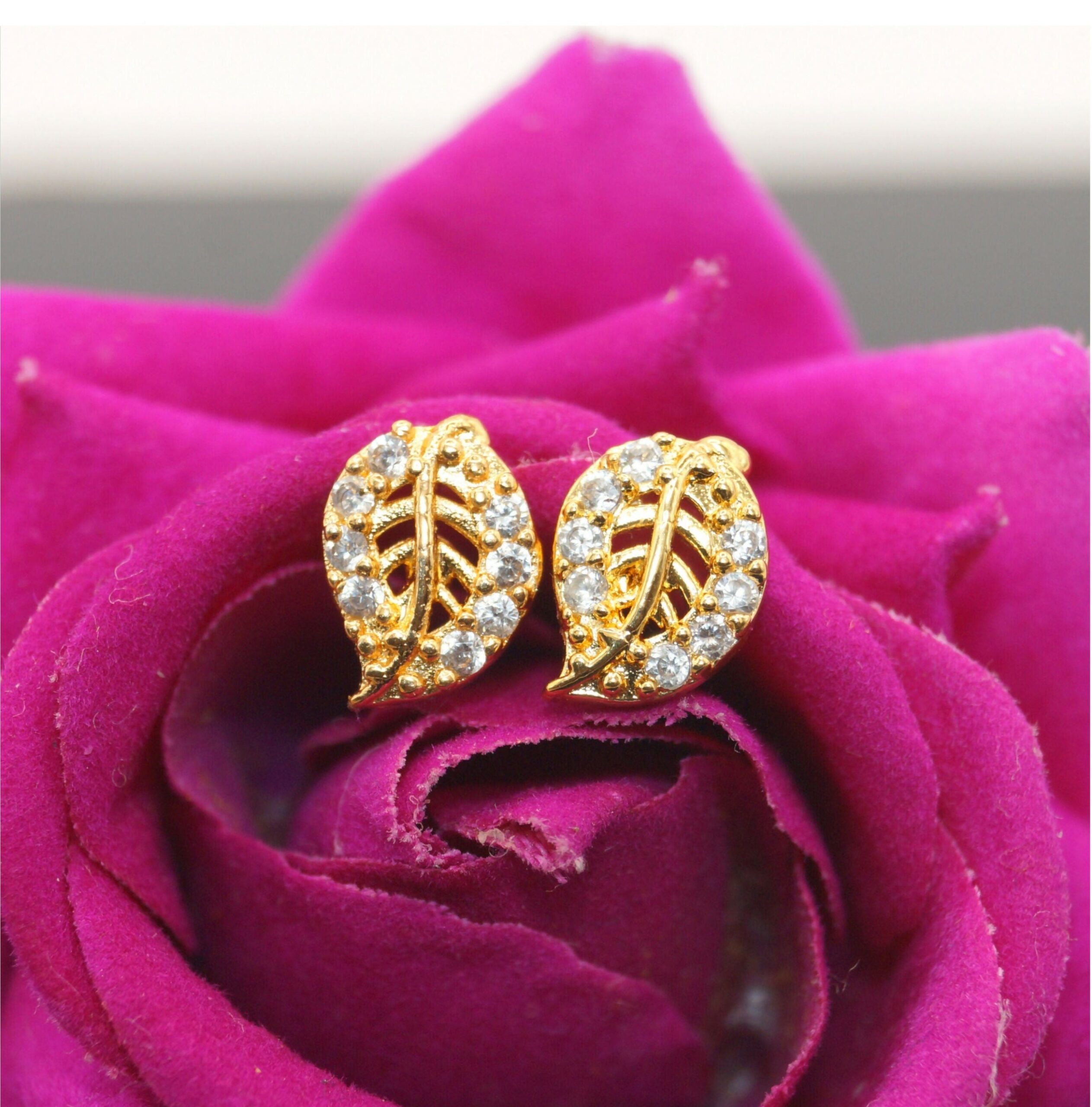 Gold-Plated Leaf Stud Earrings – Elegant & Nature-Ins...